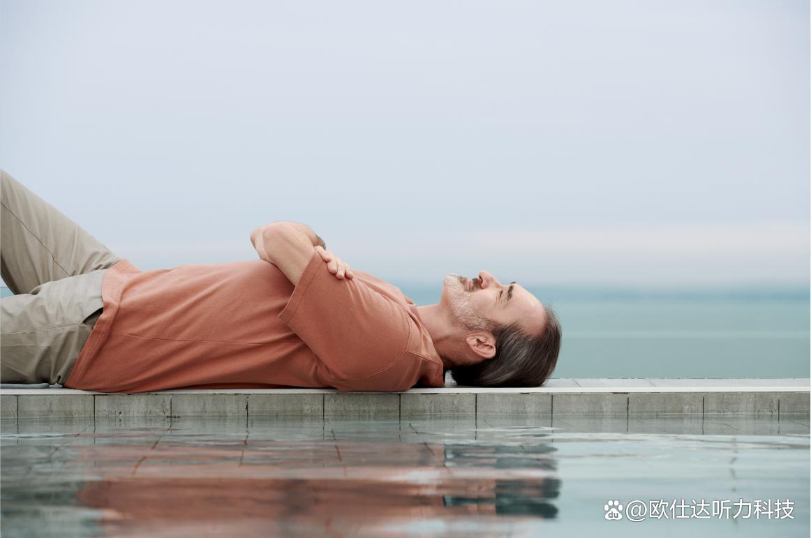 深耳道式助听器戴着堵吗,助听器堵耳效应有什么症状