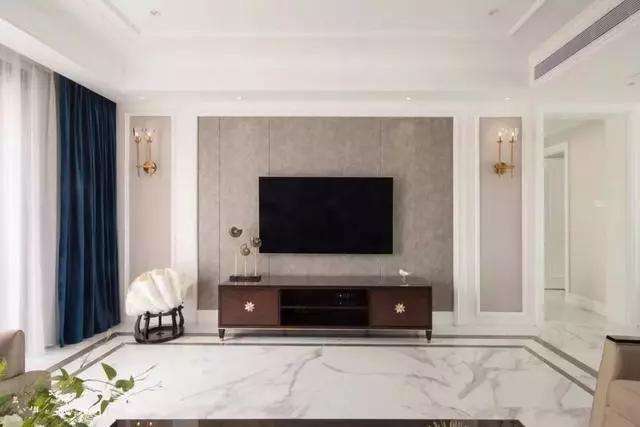 电视选壁挂还是摆桌,电视选底座的还是挂墙的