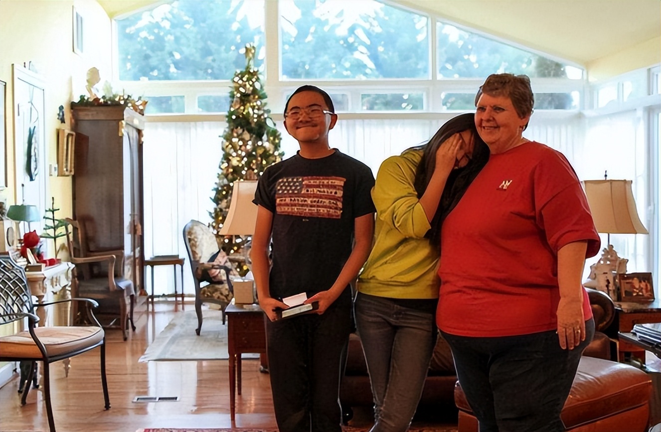 美国18年收养8万中国儿童，几乎全是女孩，背后有何缘由？