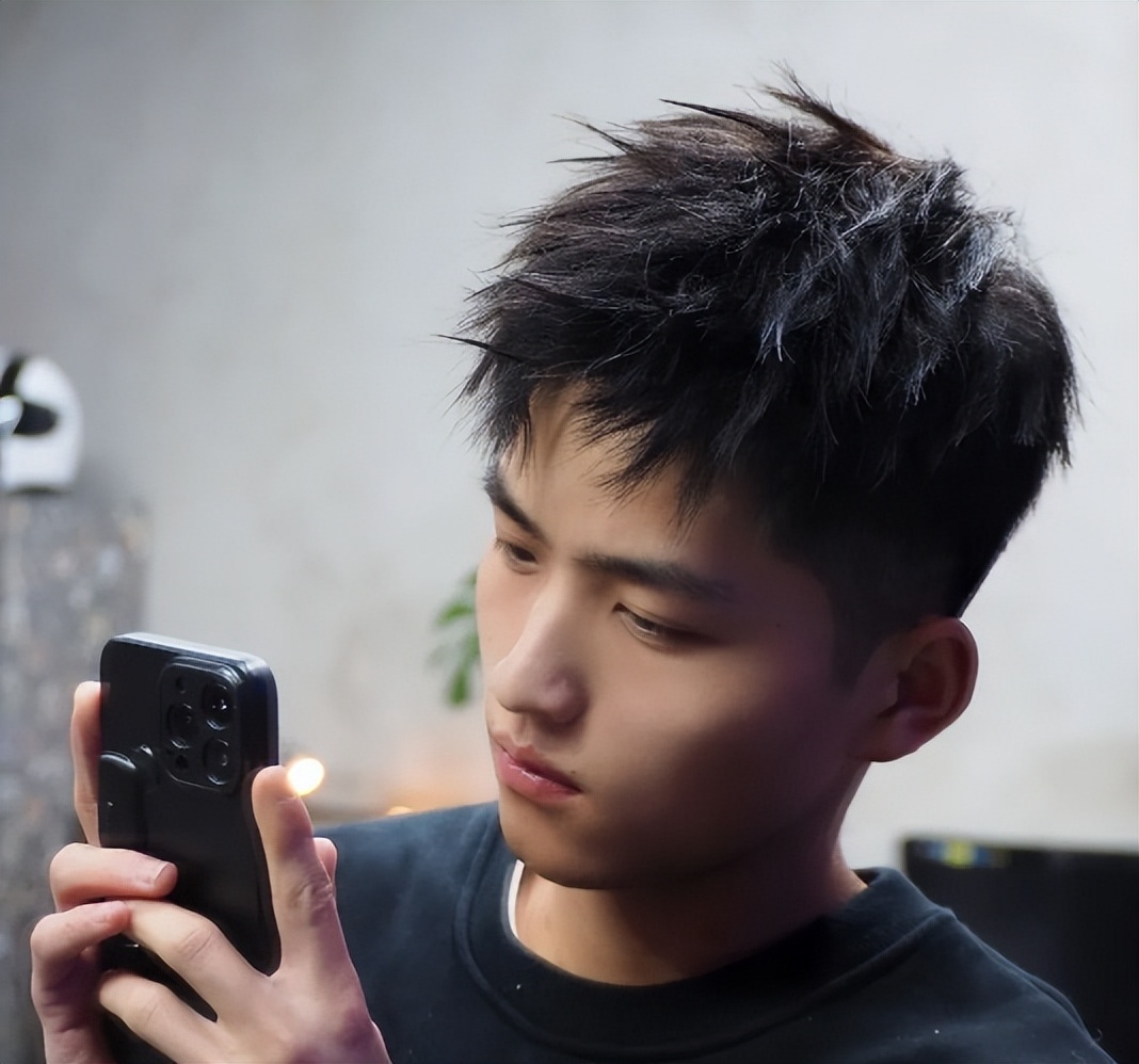 发型男生2022流行发型解析,发型男生2022流行发型图文