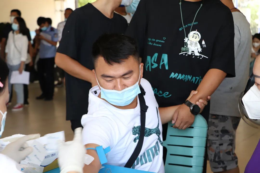 无偿献血让爱涌动图片,无偿献血为爱延续