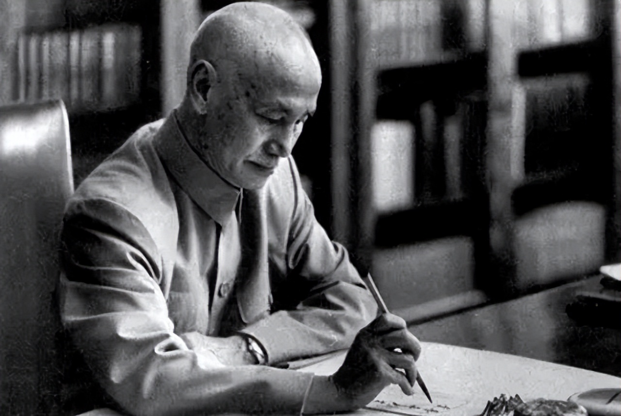 1945年重庆谈判，毛主席全身而退，阴谋落空的蒋介石后招是什么