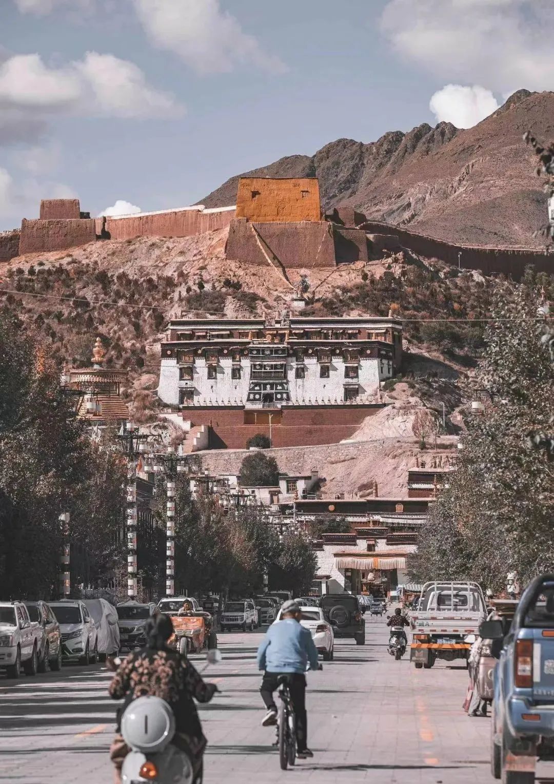 7月24日|浓浓援藏情，沪藏一家亲珠穆朗玛峰、扎什伦布寺9日“上海-日喀则”援藏旅游包机活动