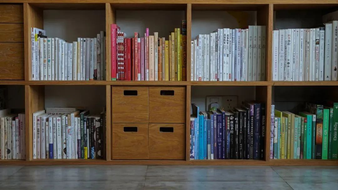 她们在1㎡极繁阅读角，找到了生活的松弛感