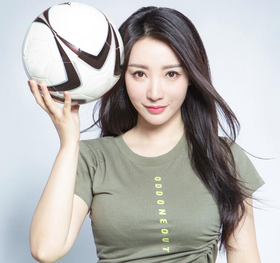 柳岩看足球,柳岩谈足球