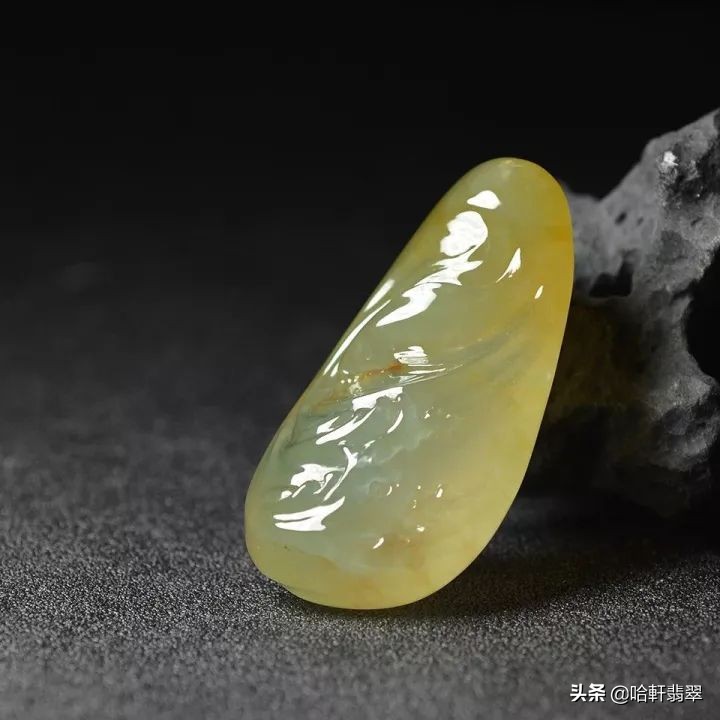 黄翡跟黄龙玉有什么区别,鉴别黄龙玉和黄翡有妙招