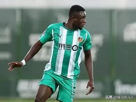 阵容升级！武汉三镇为踢亚冠不玩虚的，瞄准葡超加纳籍前锋阿齐兹