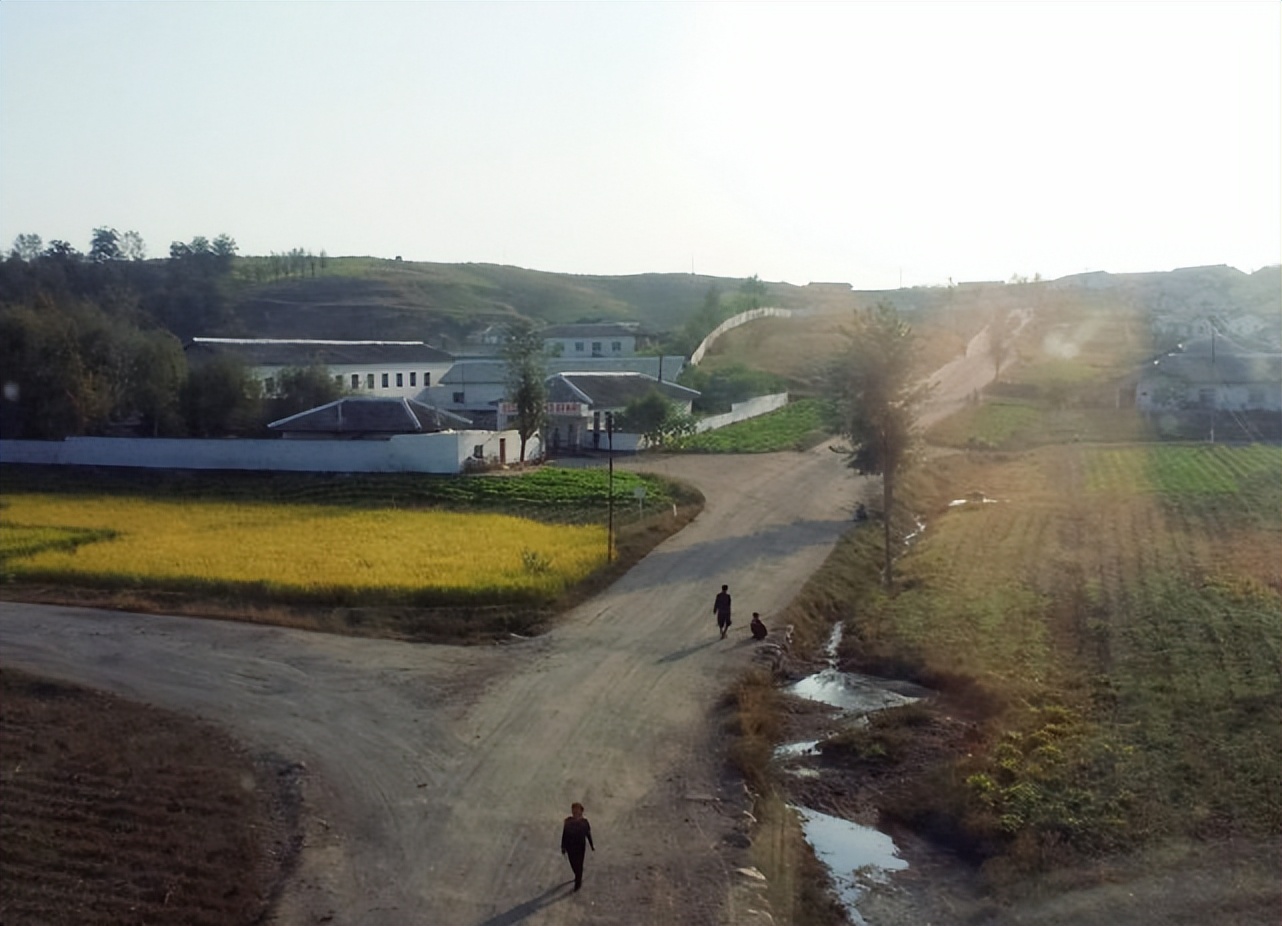 30多年第一次去朝鲜,坐着绿皮火车去旅行纪录片