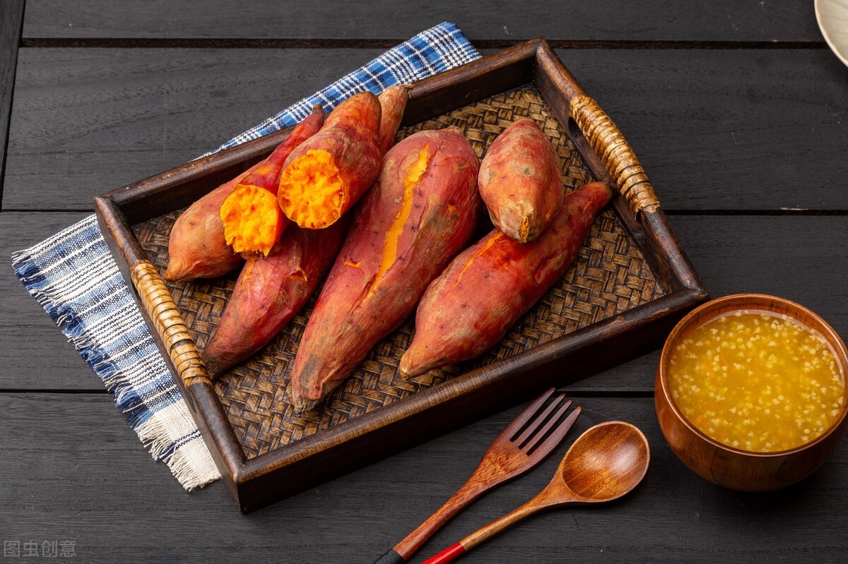 红薯别直接蒸着吃了,红薯切块放电饭煲