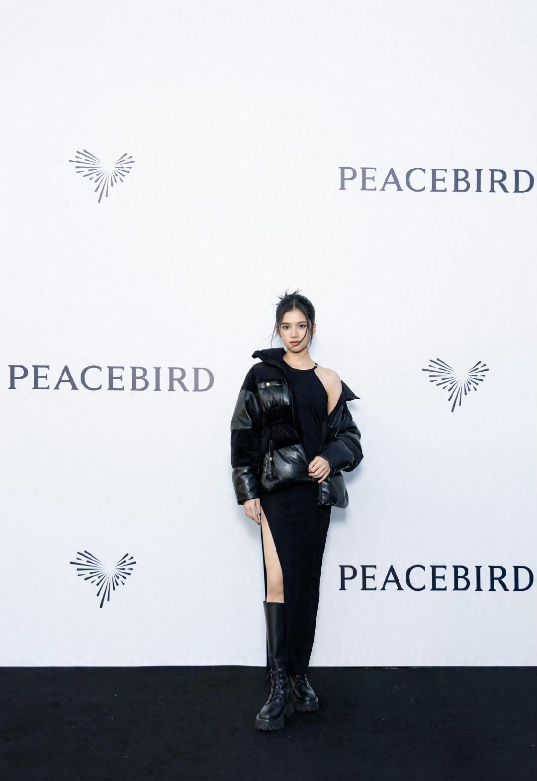 太平鸟镂空最新款,绒爱服饰