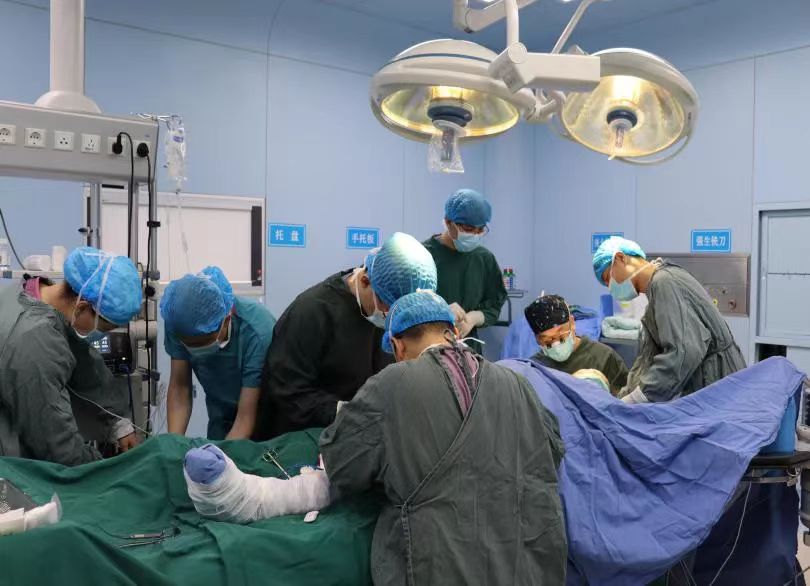 绉︾殗宀涘競绗竴鍖婚櫌鎵嬭冻澶栫,绉︾殗宀涘競绗簩鍖婚櫌鎵嬭冻澶栫