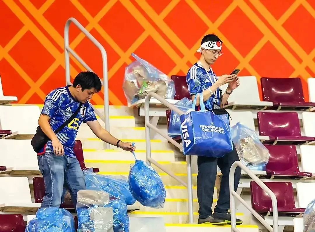 日本队又双叒叕赢了,日本赢球后日本人的反应