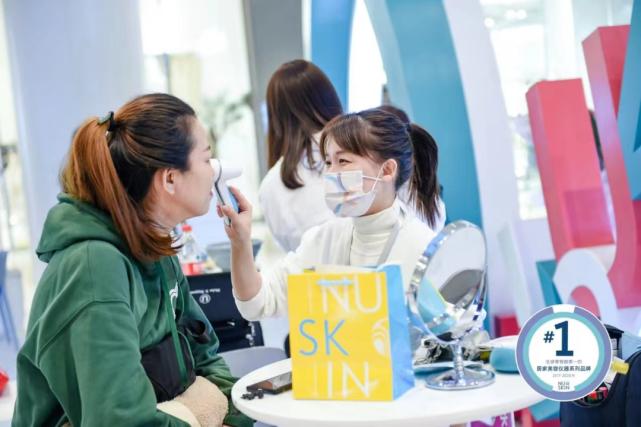 如新NO.1专车驶上街头，你与它“美丽”邂逅了么？