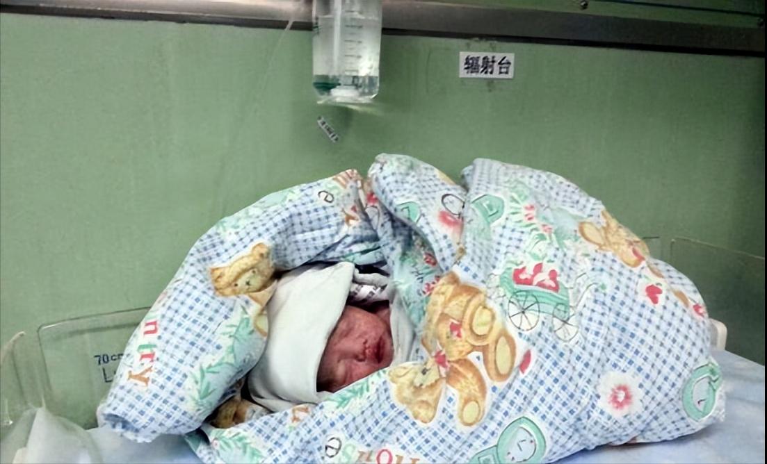 汶川地震女孩魏玲,2008汶川地震女孩魏玲