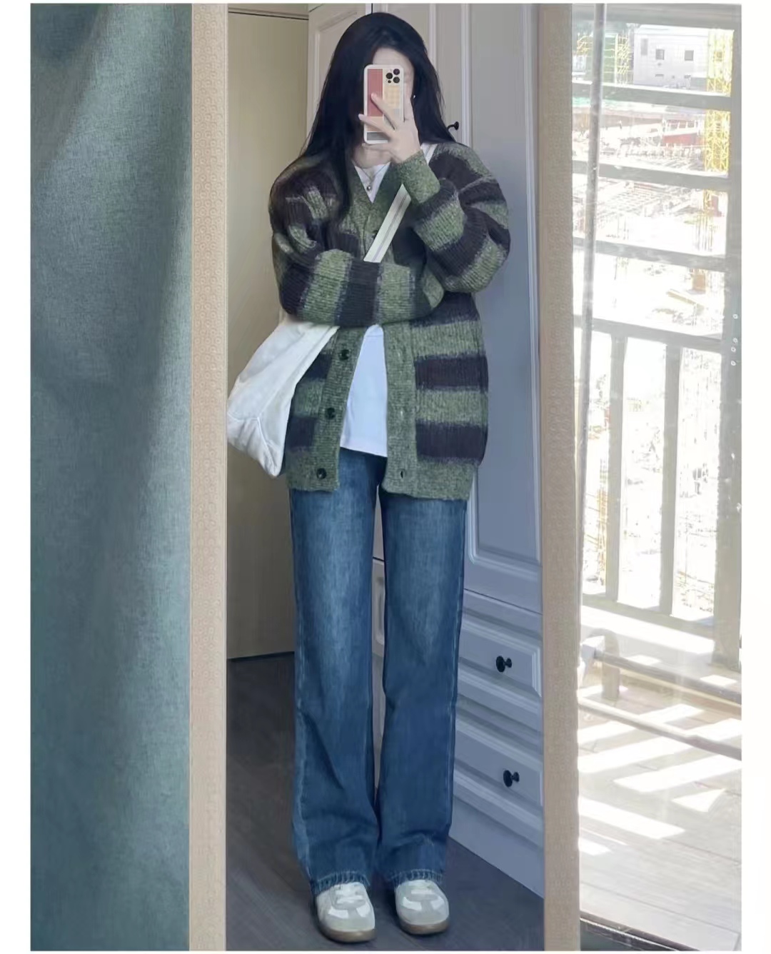 外套秋冬蓝色搭配什么颜色,秋冬比较显高级的颜色搭配