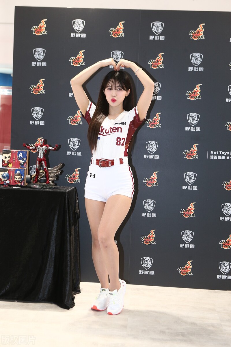 韩国高人气啦啦队正妹李多慧亮相HOT TOYS一日店长活动