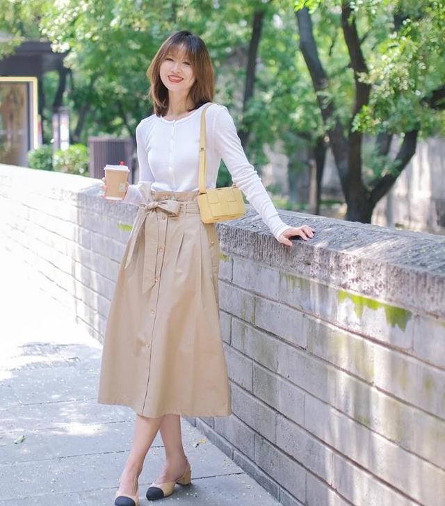 卡其色的配色干净又洋气,卡其色和什么颜色配色最好看