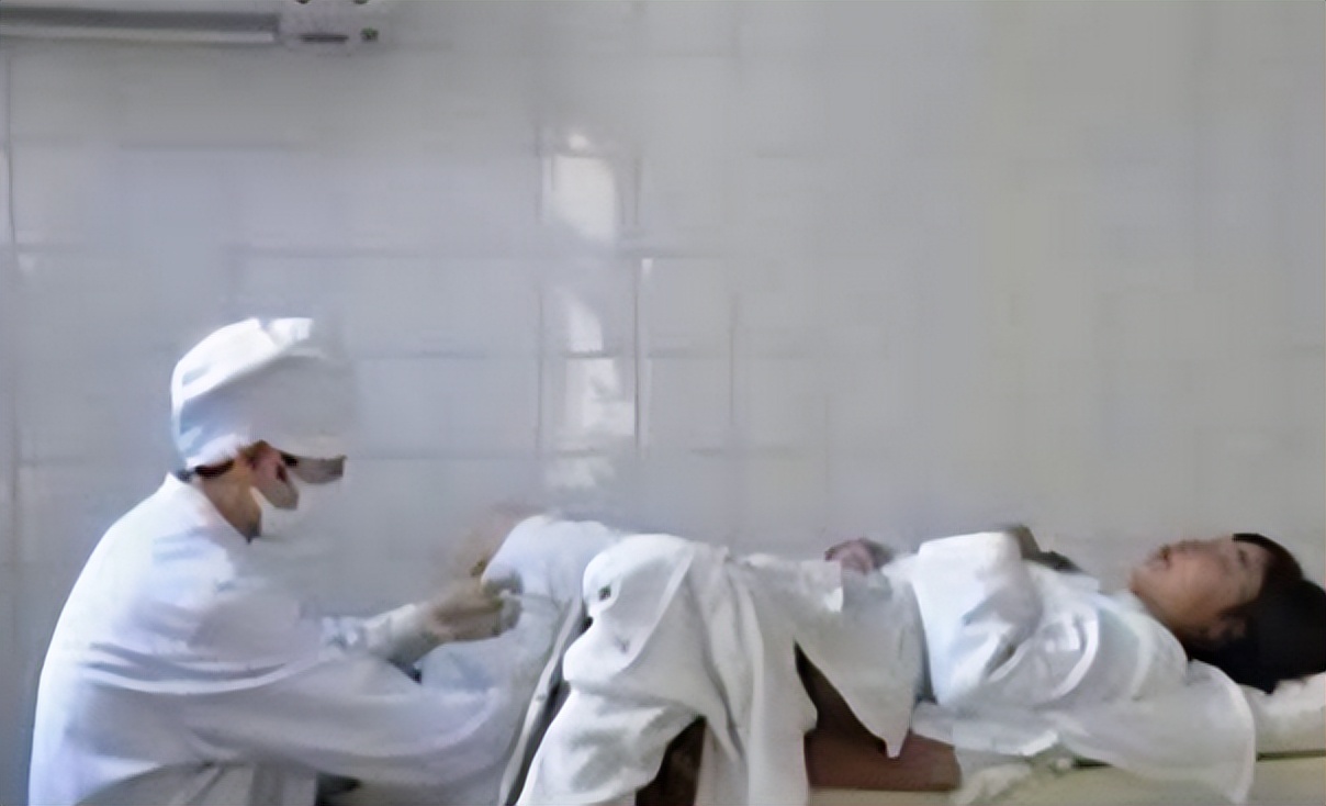 女子到黑医院做流产手术,小诊所打胎大出血