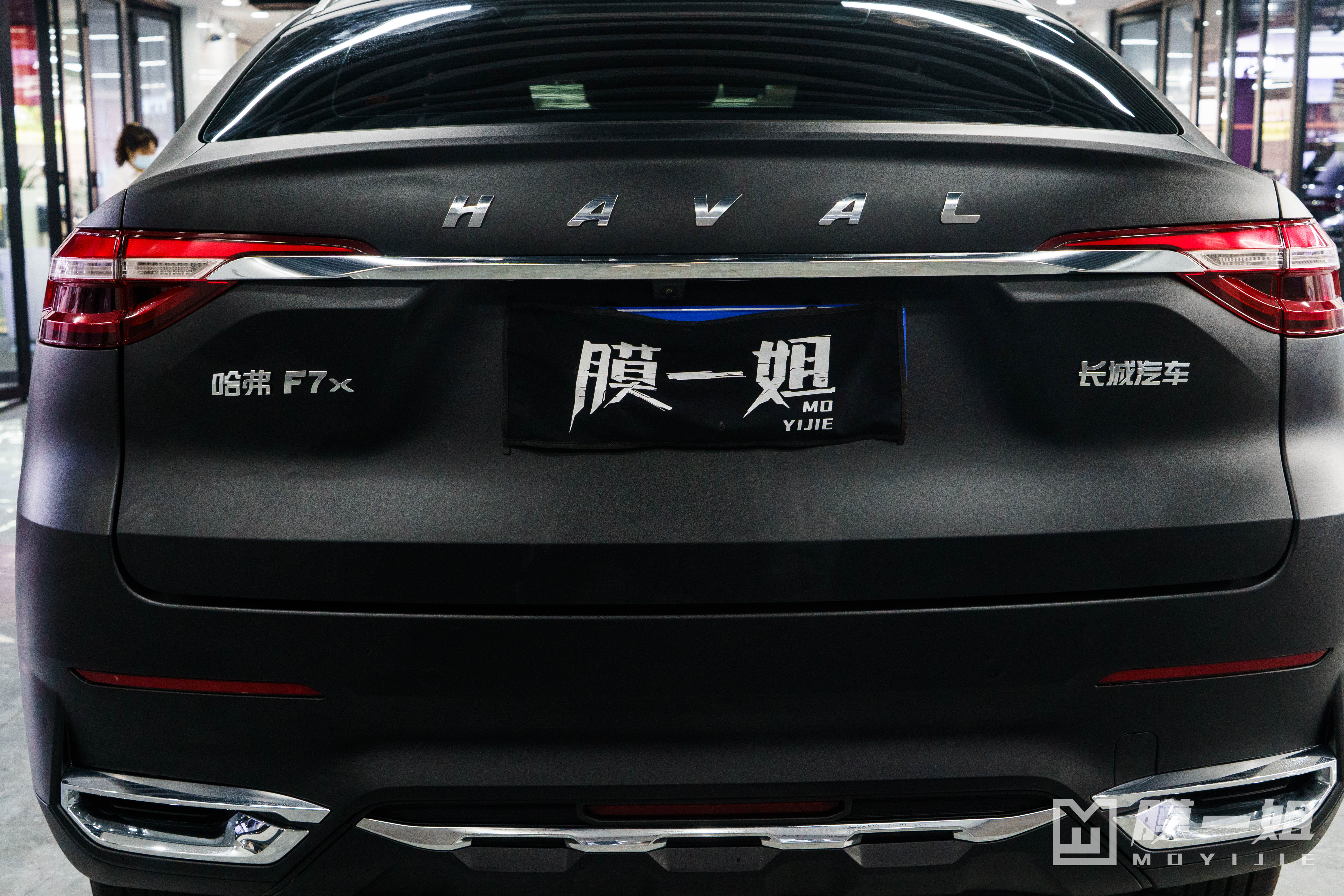 白色哈弗f7x改色膜黑白渐变,哈弗f7x黑武士改装什么颜色好看