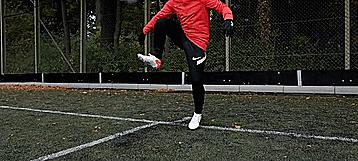 五个足球过人实用技巧,十大经典停球技巧