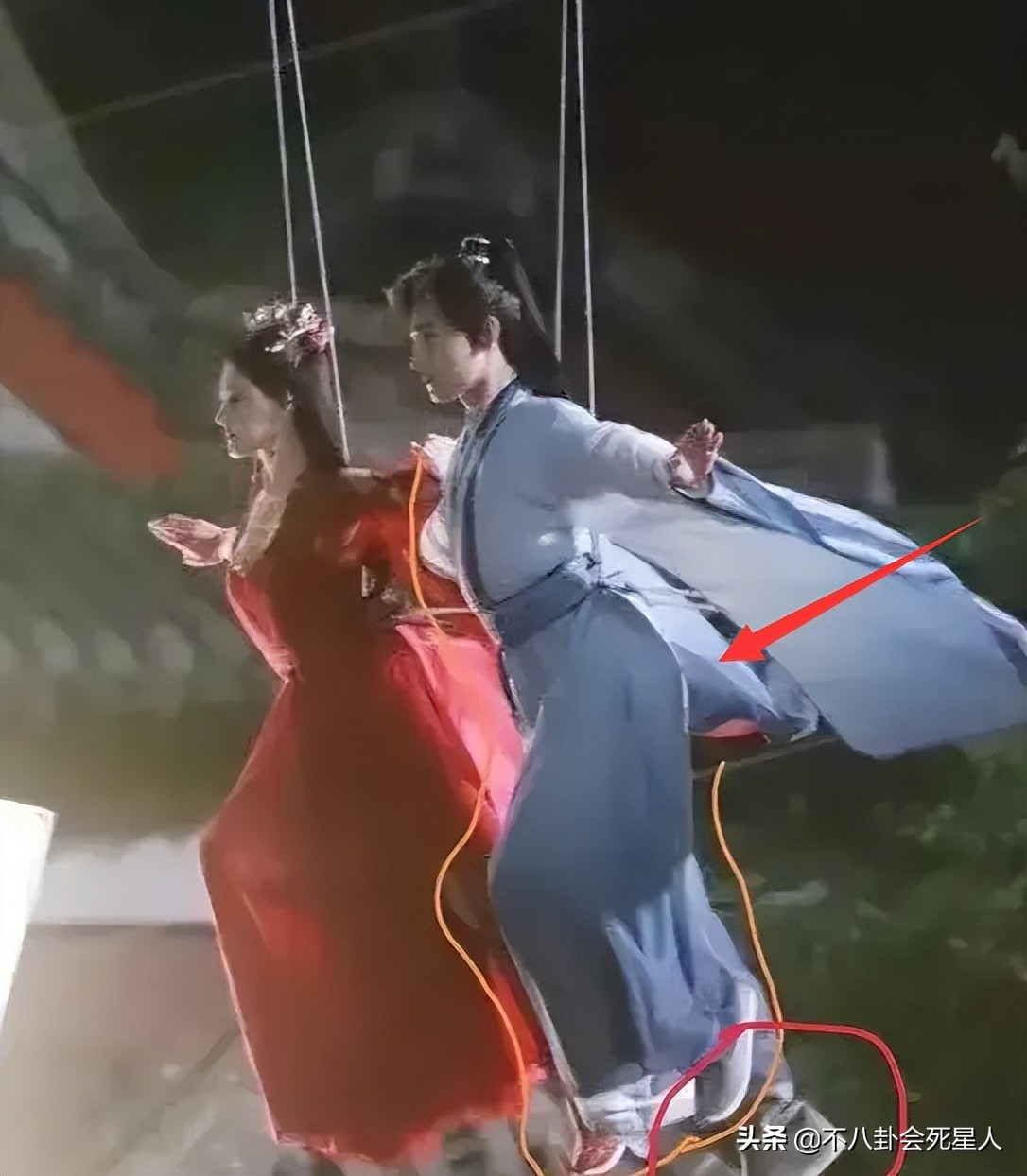 长腿、细腰、翘臀，女星拼命想要的身材，咋就长在了这些男星身上