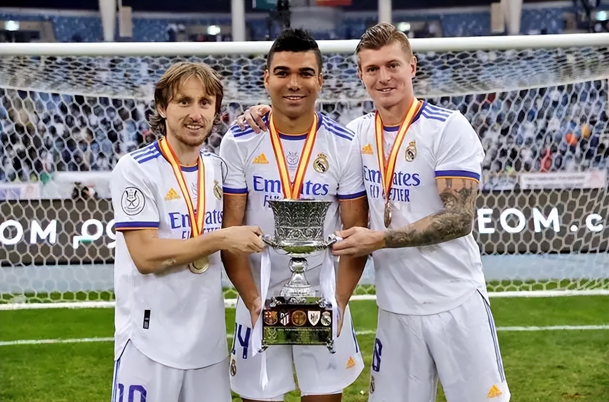 c罗加盟英超劲旅,4600万镑签5年曼城续约b席