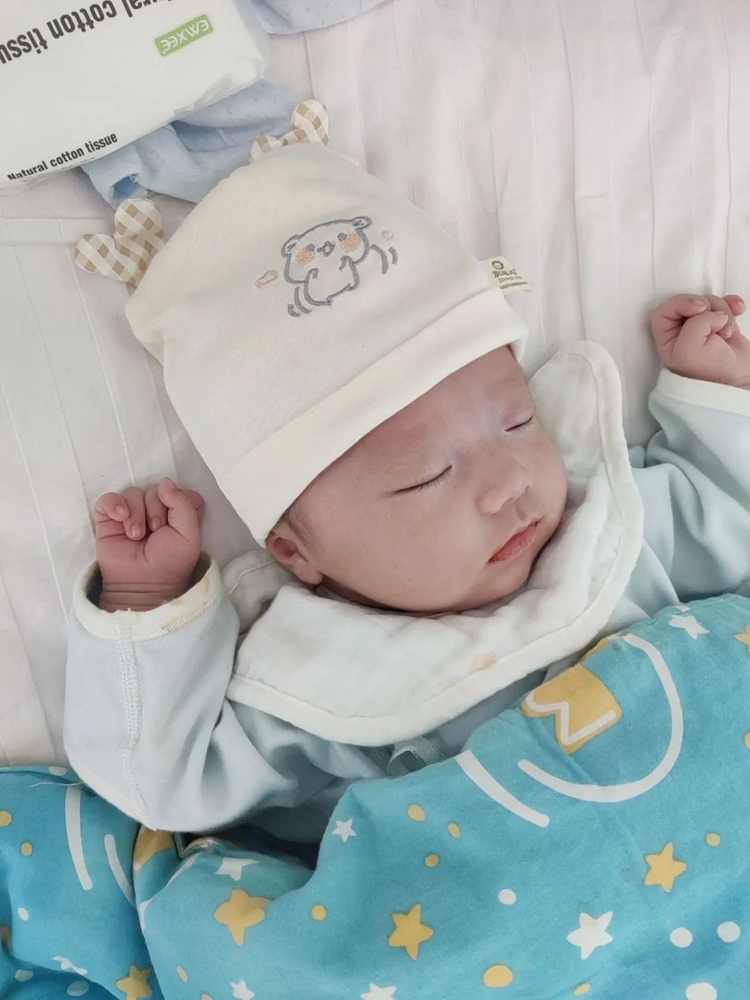 「阳了」之后，独居青年、小婴儿和99岁老人的故事