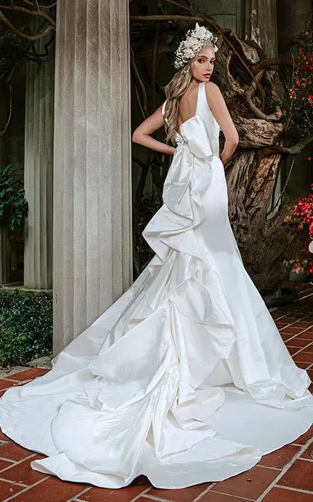 亚洲婚纱女王杀进内娱，女星们集体坐不住了