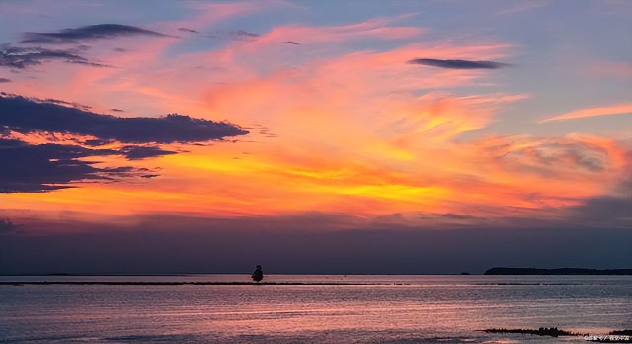 李白静夜思的文学背景和诗句魅力,李白静夜思解析独特版