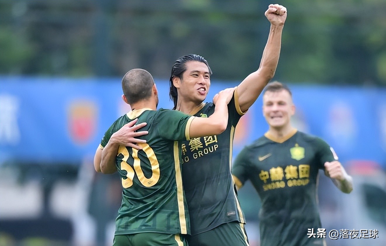 张玉宁最新比赛中国足球,张玉宁踢球视频张玉宁头槌破门