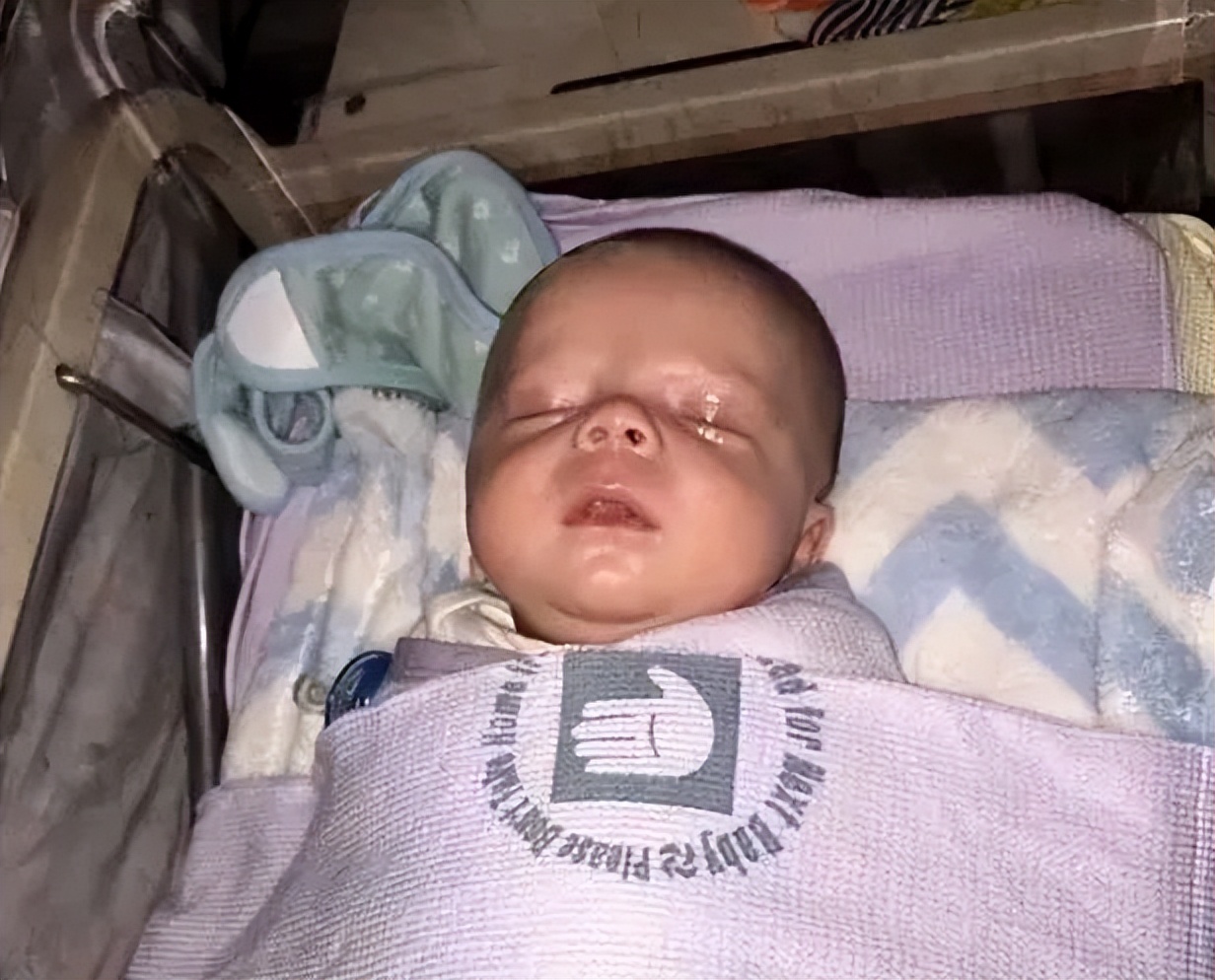 陈冠希和6岁女儿亲吻引争议，网友直呼不合适：孩子大了不能亲嘴