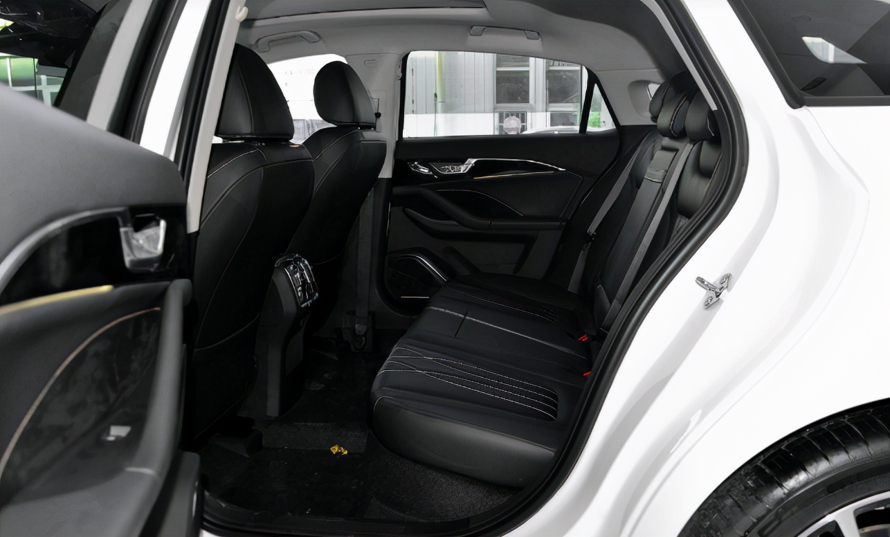 国民新标杆口碑好的中型车奔腾b70,奔腾b70新款2024款值不值得买