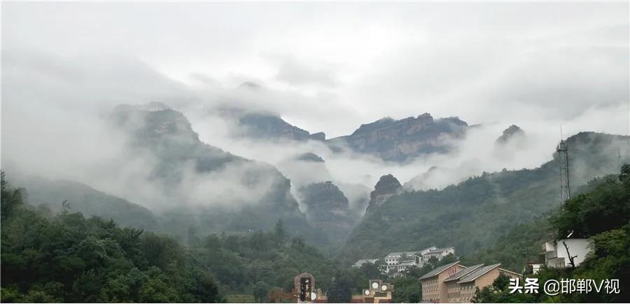 人间仙境七步沟,雨后天边云雾缭绕宛如人间仙境