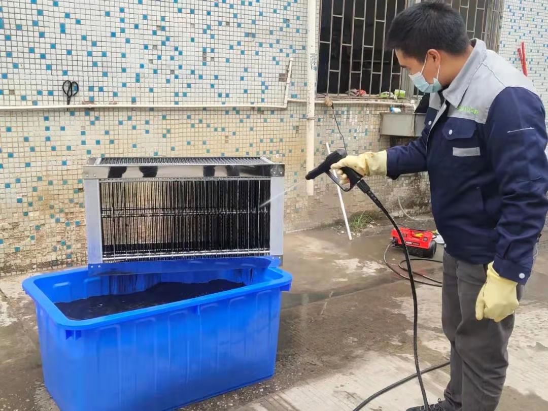 饭店油烟排放具体有哪些规定,饭店的油烟可以往外排放哪里投诉