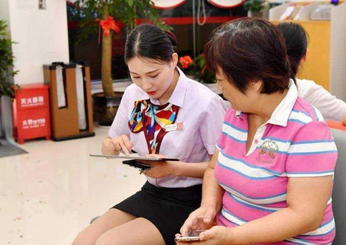 为什么银行柜员工资越来越低,银行柜员辞职真实感受