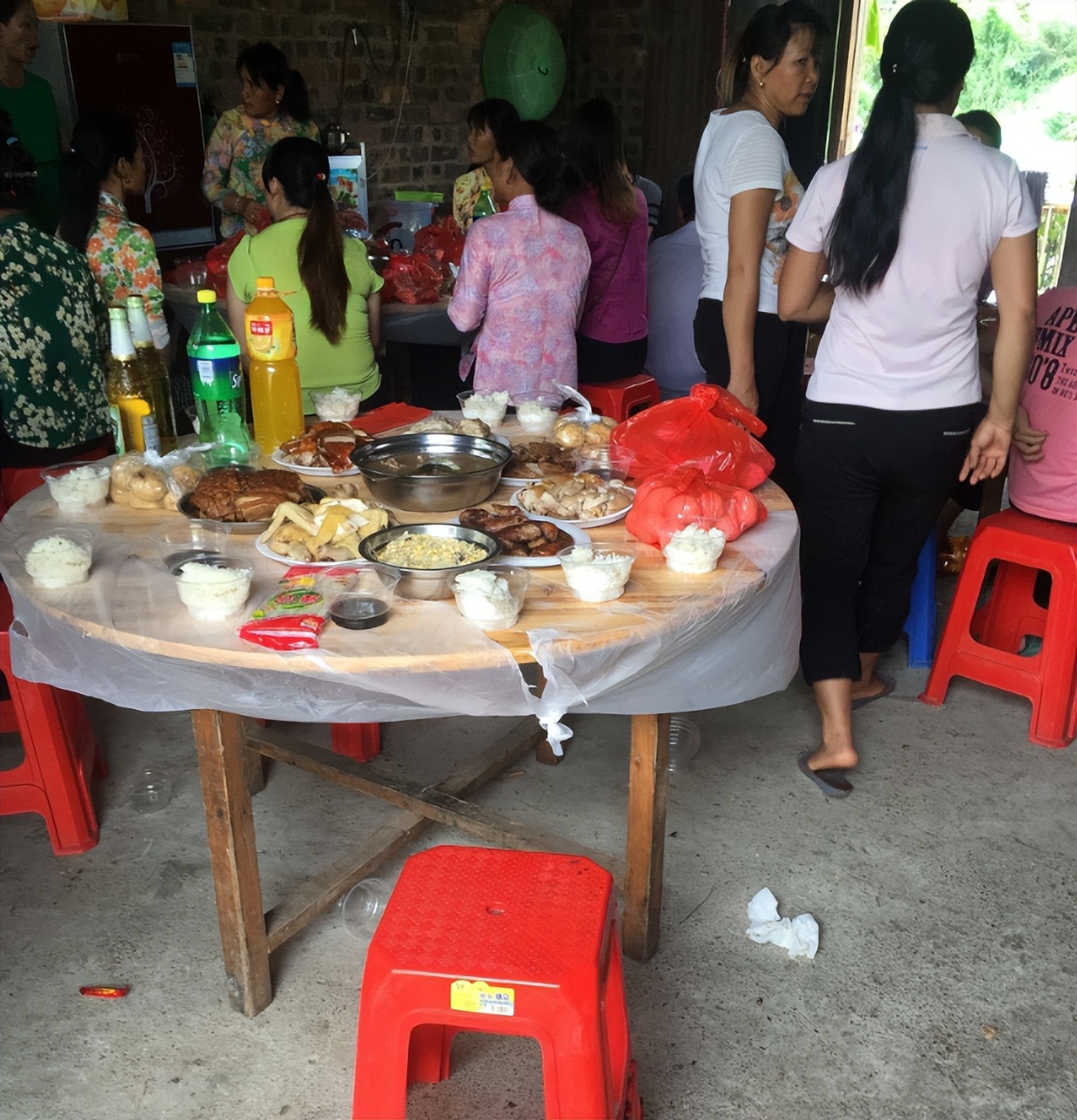 江西夫妻死亡留下8个小孩后续,江西生8孩身亡夫妻家庭照曝光