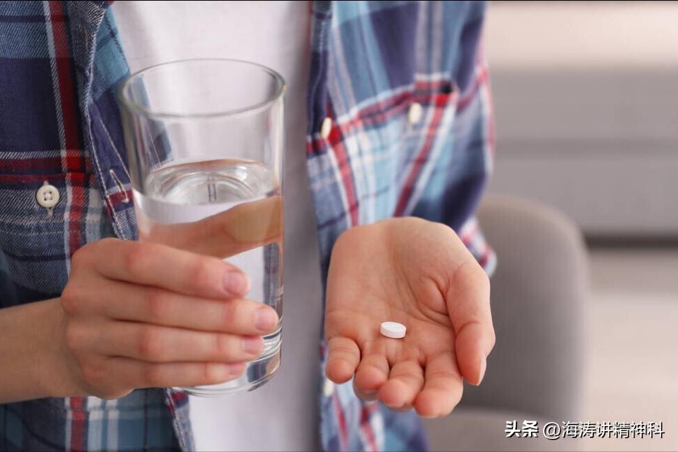 精神分裂症有什么表现怎样治,精神分裂症减药后出现症状怎么办