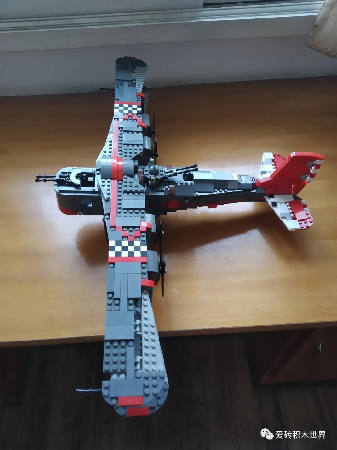 「爱砖MOC每日推送」用积木在现实中游玩战地1一战哥达式轰炸机