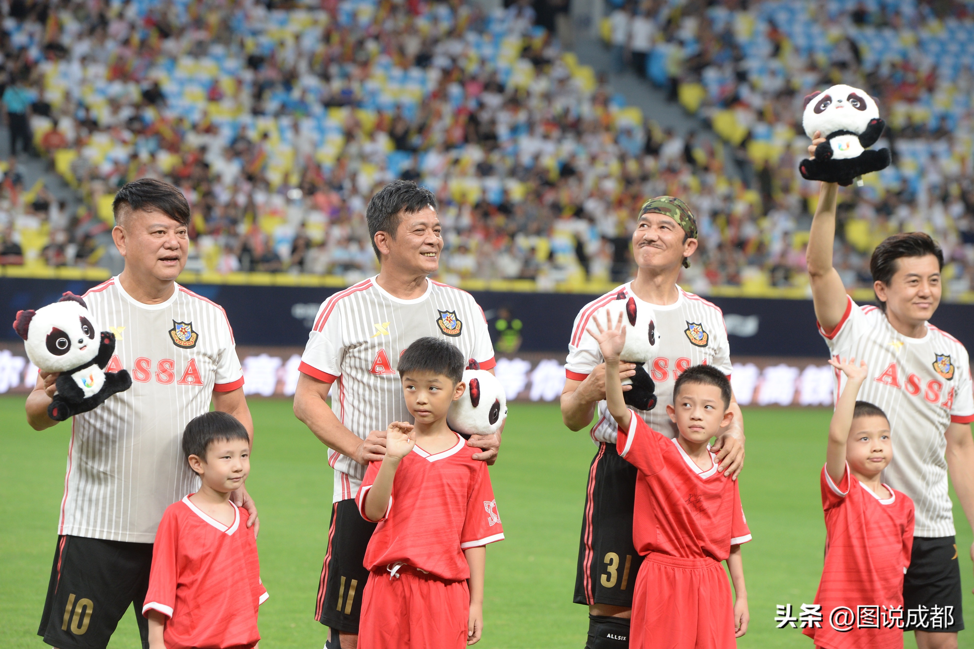 谭校长唱哥哥的歌,谭校长和哥哥隔空唱歌