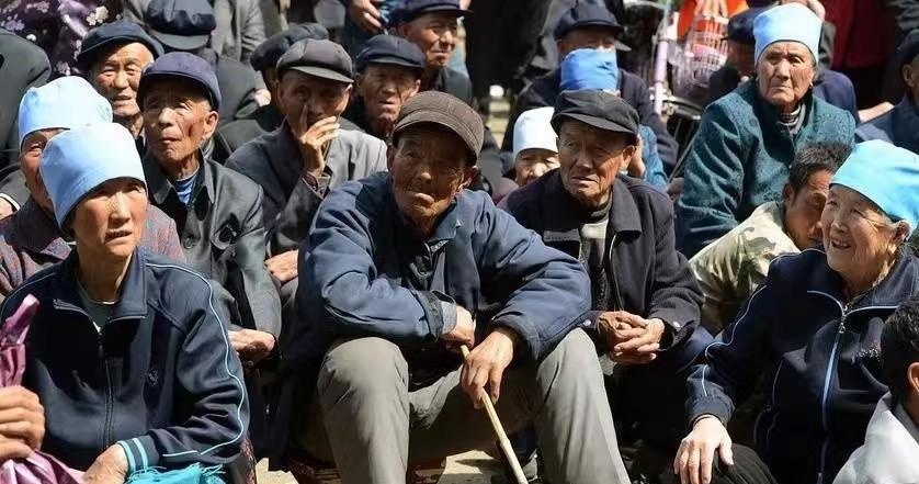 人到晚年养老好还是靠自己好 (人到晚年养老到底靠谁最靠谱)