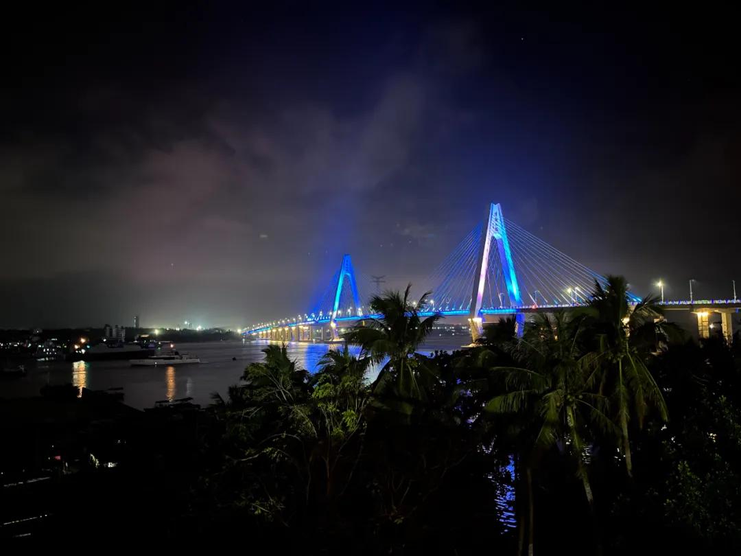 去海南岛品尝当地的椰子,椰子探房