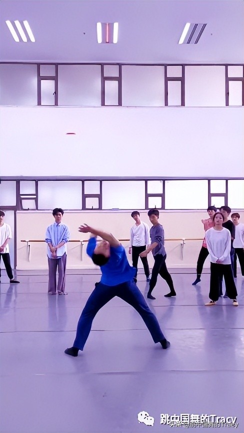 一个元素,跳一段小技巧,如夏日里的海风,拂面而过