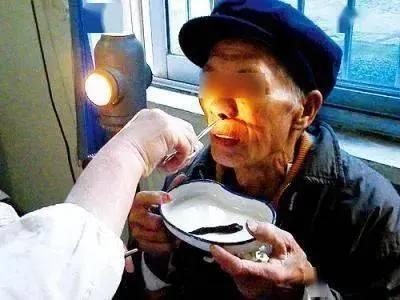 蚂蟥最怕的是食盐能瞬间将它榨干,蚂蟥吸血后会死吗