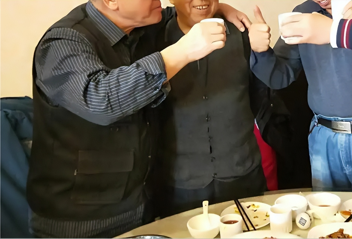 以前酒量大现在易醉口干什么原因,喝完酒好口渴