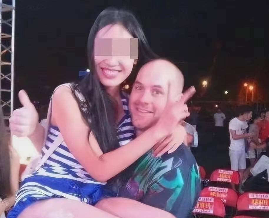 梅纳德：自称泡中国妞高手，交往1242名中国女友，卖不雅视频敛财