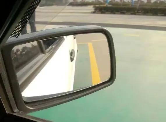 一分钟学会倒车入库技巧,科目二右倒车入库一分钟学会点位