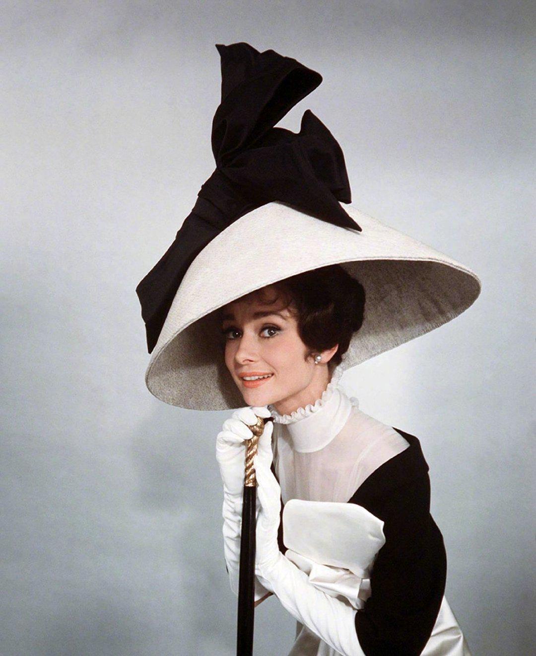 肯尼迪喜欢赫本还是玛丽莲梦露,梦露肯尼迪赫本是同时期的恋人吗