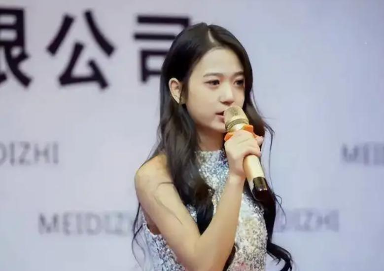 最年轻的董事长张曼如最新照,19岁董事长张曼如现状