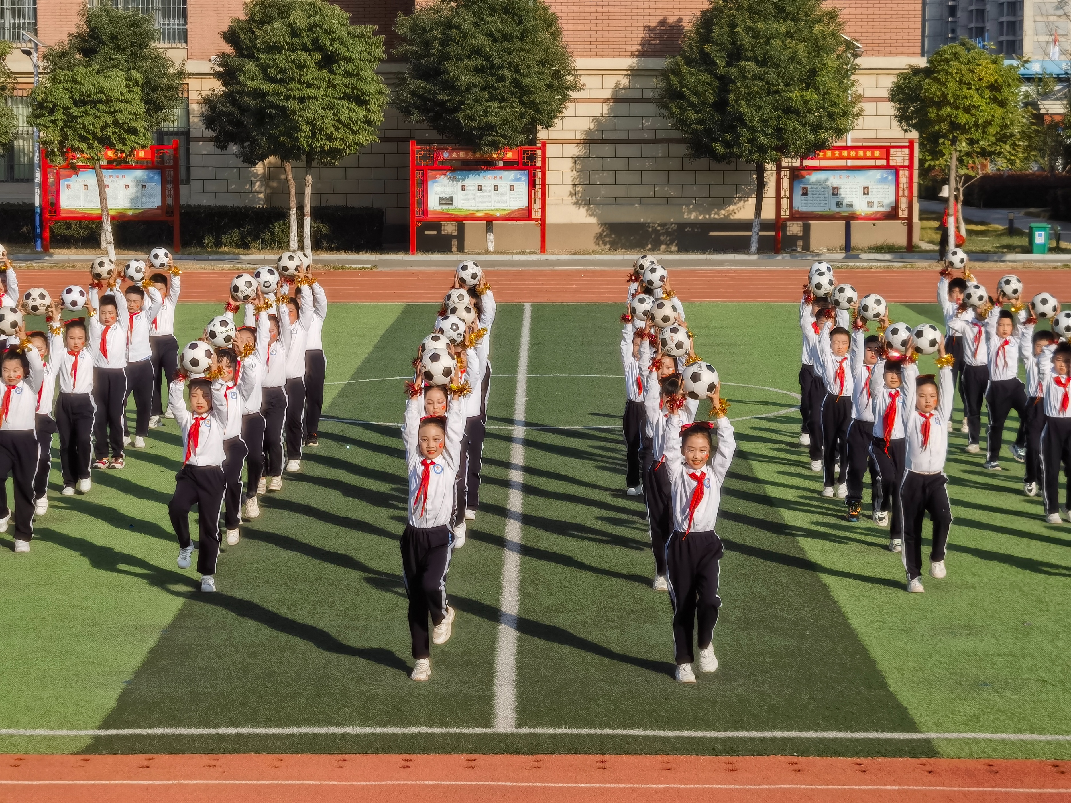 驻马店第二实验小学足球赛,驻马店第二实验小学足球操教程