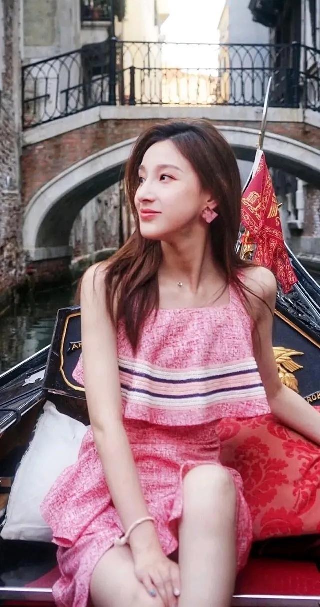 央视美女主持人马凡舒简历,央视美女马凡舒